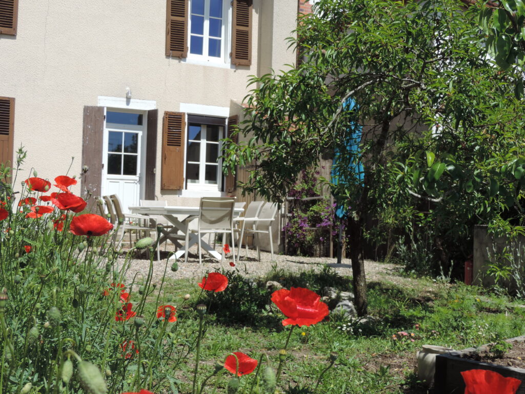 Acces au jardin espace repas extérieur